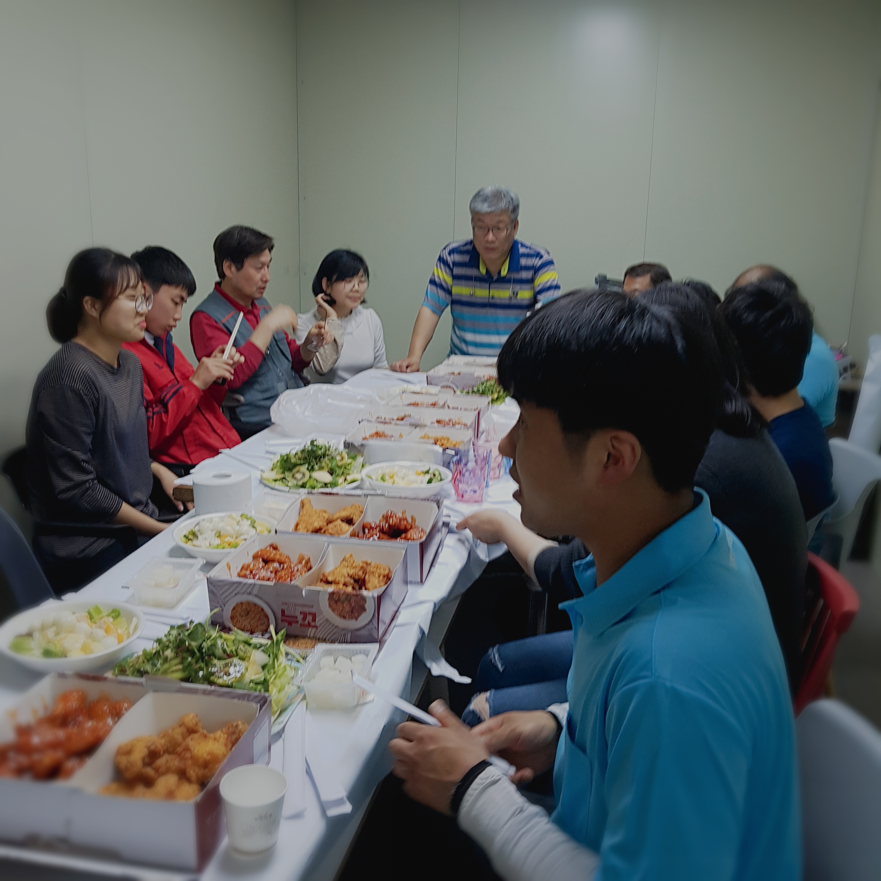 임직원 전체 친목도모 치킨파티  ( 2019 .4 ) 썸네일