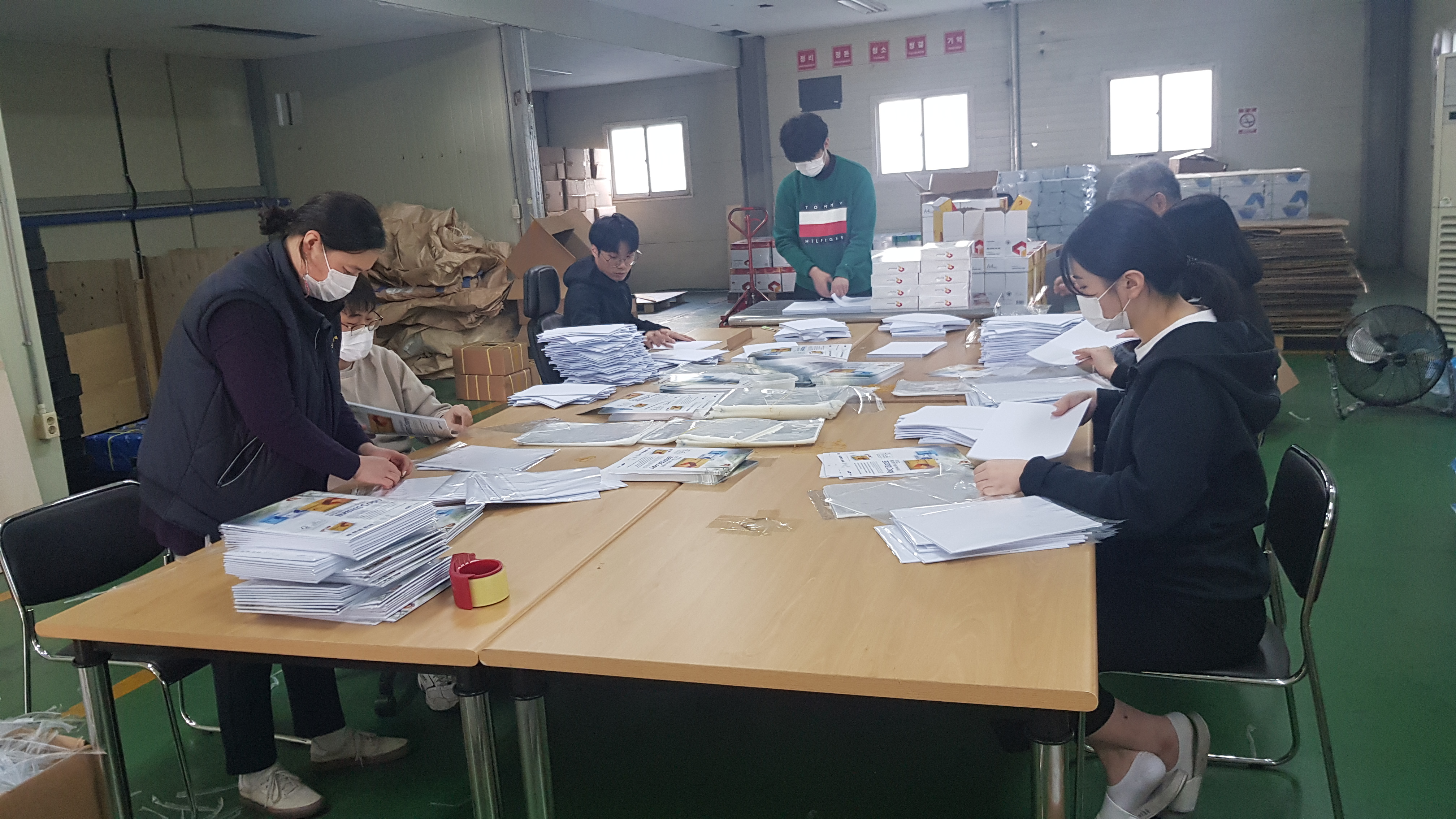 샘플팩 포장 직원들과 함께(2020.11)의 사진 3